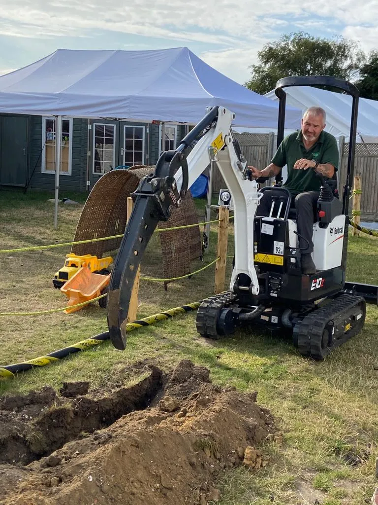 Bobcat E10z excavating a narrow cable trench